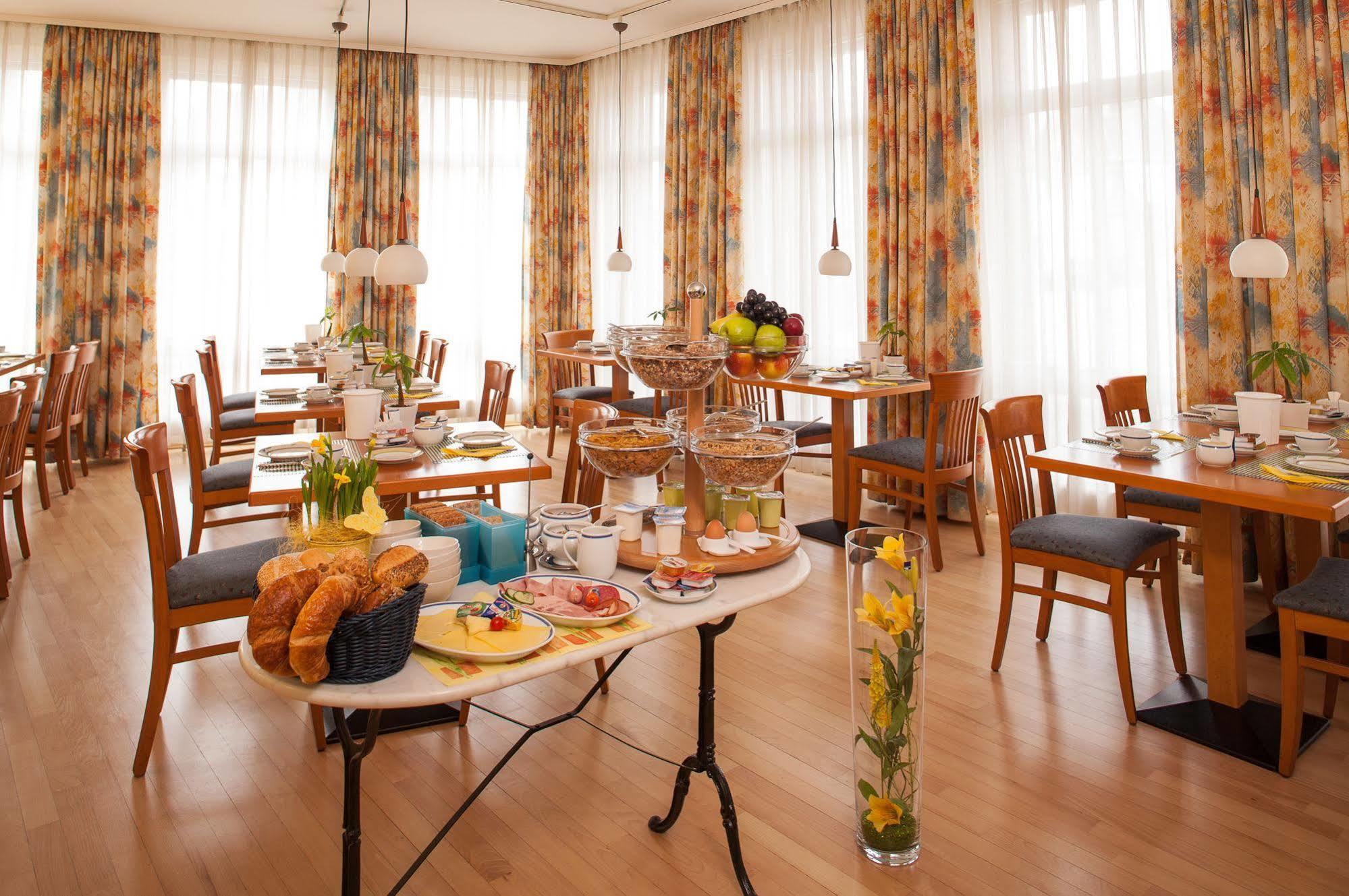 Hotel Zum Deutschen Eck Медебах Екстер'єр фото