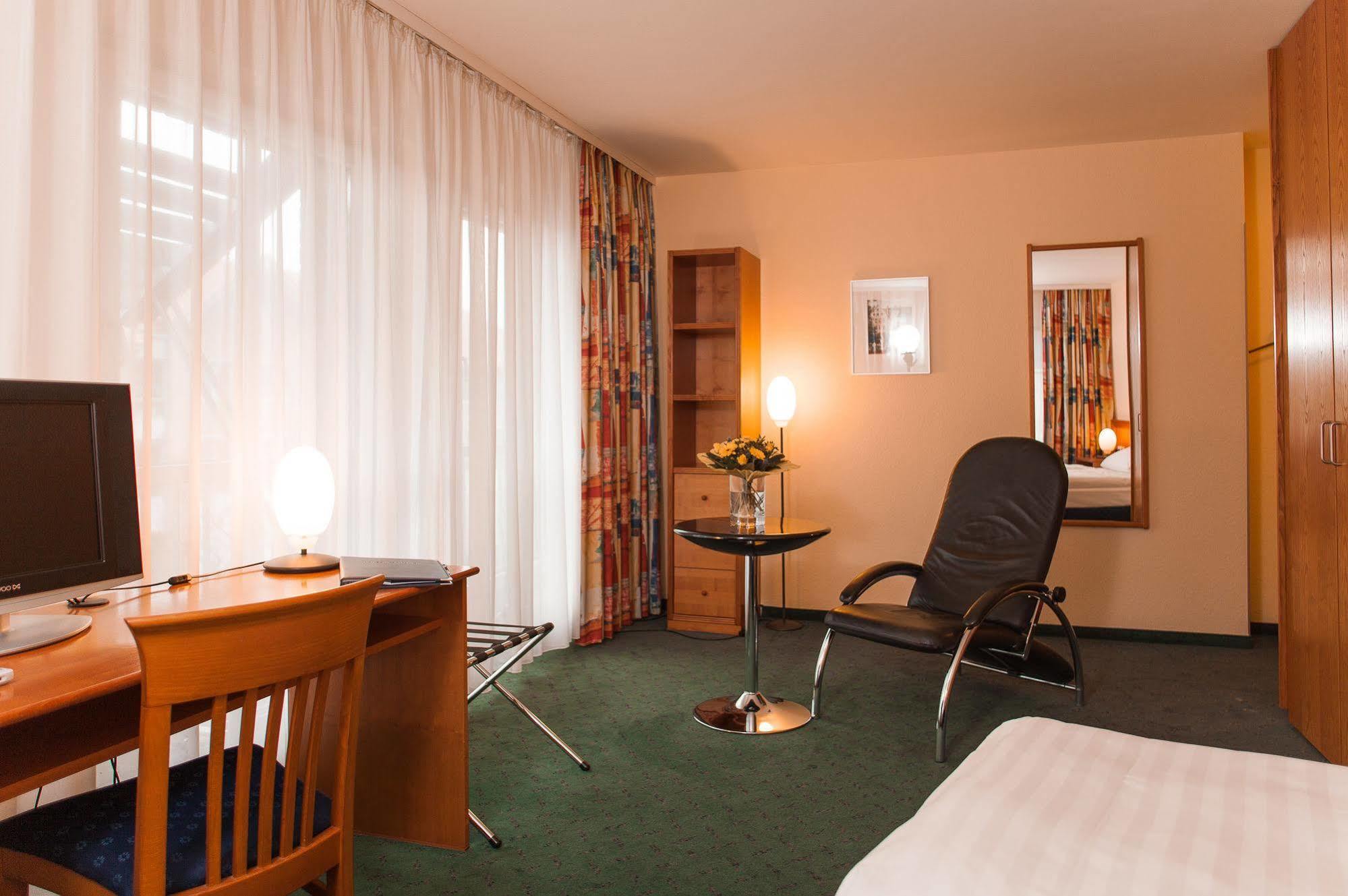 Hotel Zum Deutschen Eck Медебах Екстер'єр фото